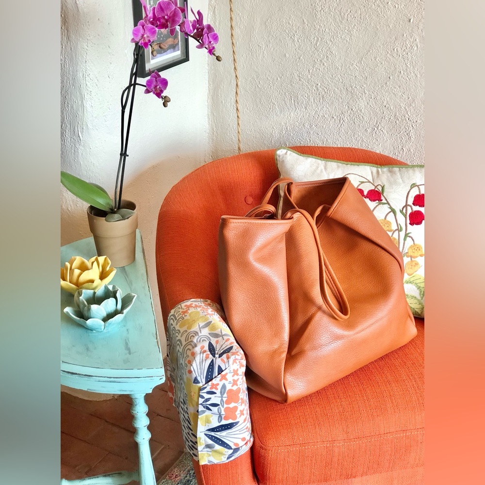 Hoxis Hesperidium Orange Vegan-Friendly PU Leather Extra Large Tote - Picture 4 of 7